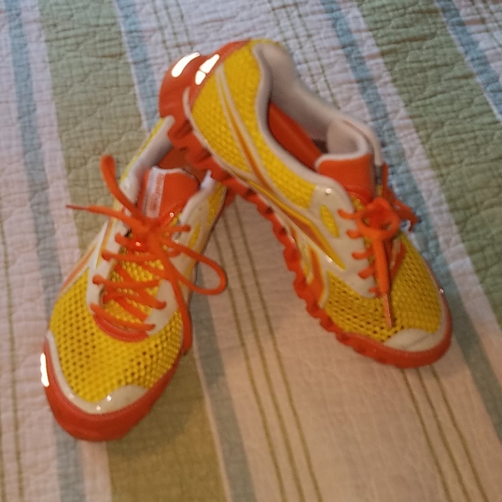 Reebok tennis shoes size 8.5